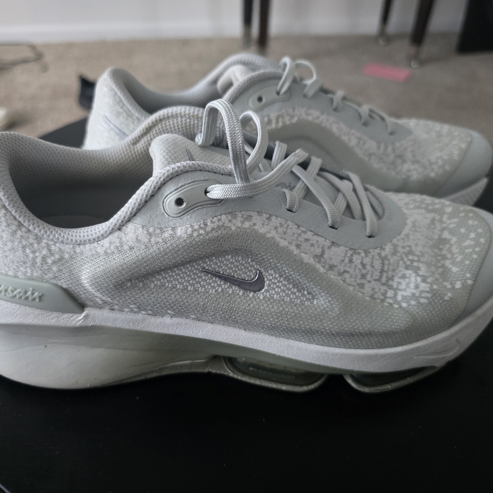 Nike Women's Gray Sneakers Great Condition!!!